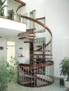 Spirálové schodiště - kombinace mahagon a kov